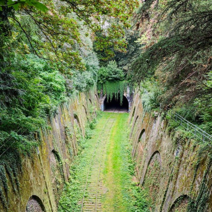 Zapomniany tunel kolejowy w Paryżu we Francji