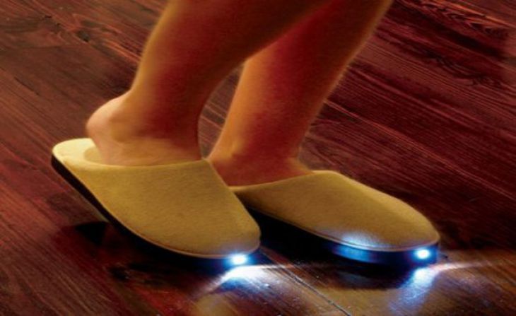 Slippers with headlights