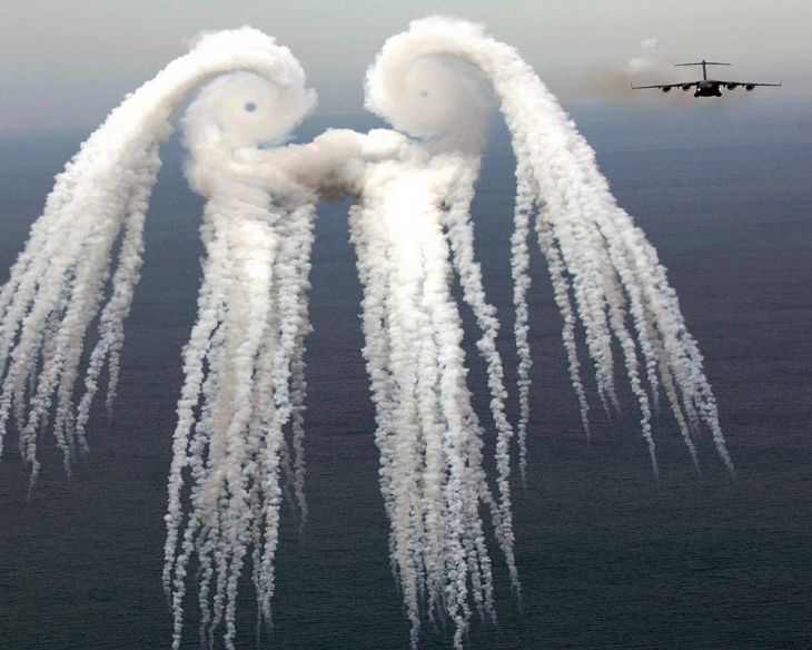 Dym z samolotów