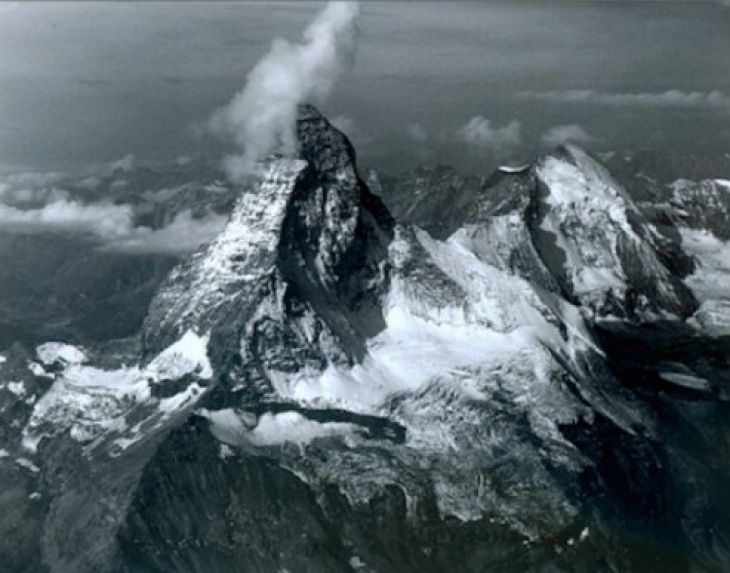 Muntele Matterhorn din Alpi, la graniţa dintre Elveţia şi Italia. August 2005