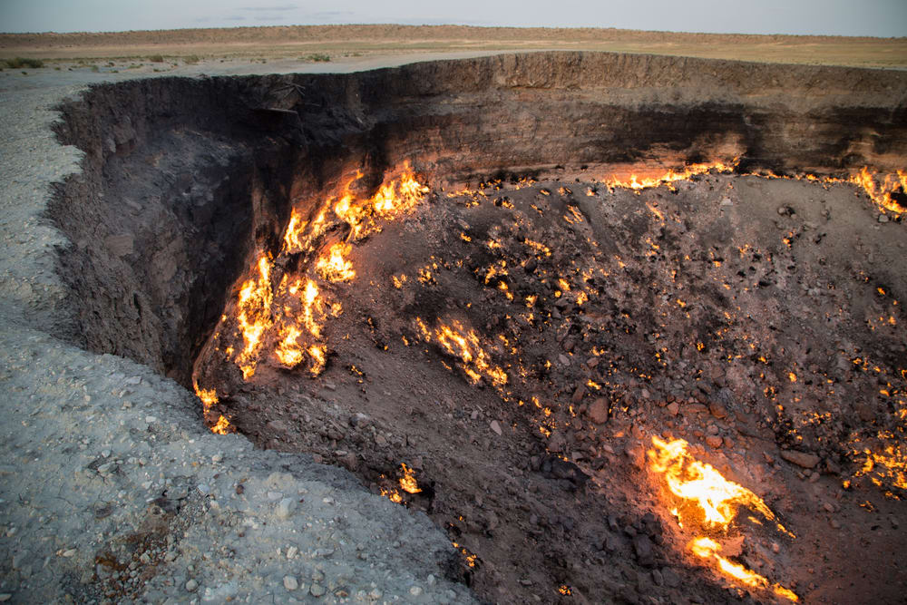 투르크메니스탄 다르바자 불꽃 구덩이