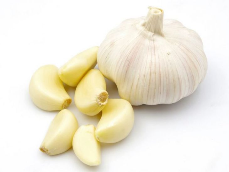 Food to eat for living more - garlic