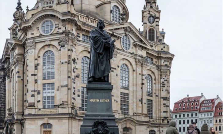 El monumento de Martin Luther en Dresden, Alemania, 2014