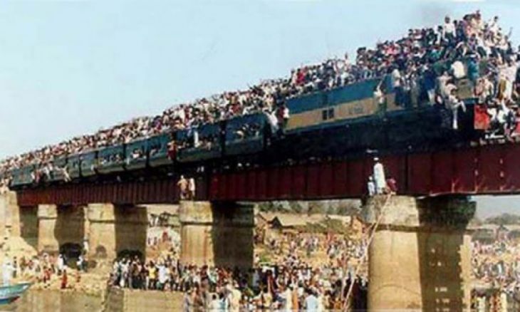 Passeio de trem em Bangladesh