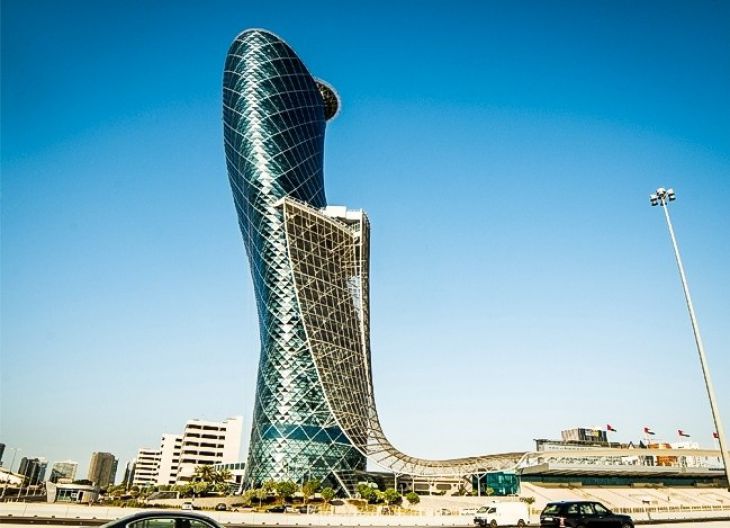 Capital Gate em Abu Dhabi, Emirados Árabes Unidos