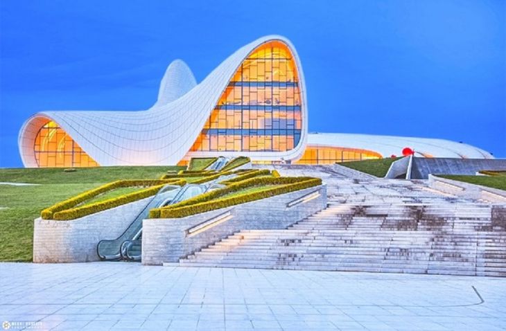 Heydar Aliyev Center din Baku