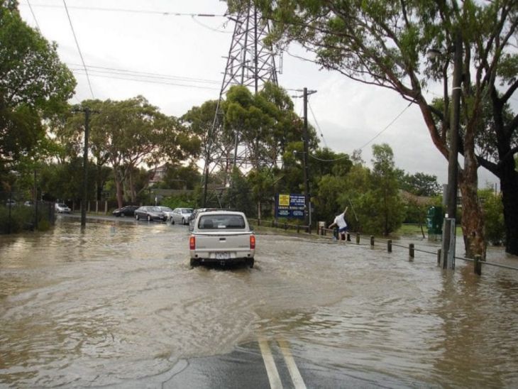 inundação na estrada 