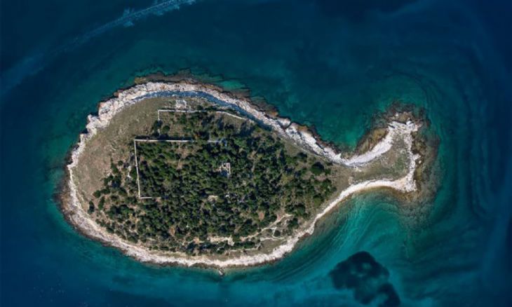 Ilha em forma de peixe na Croácia