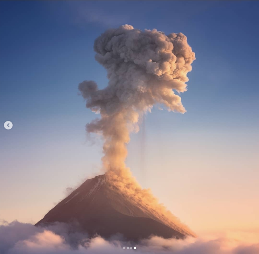 En Guatemala, un volcán en erupción