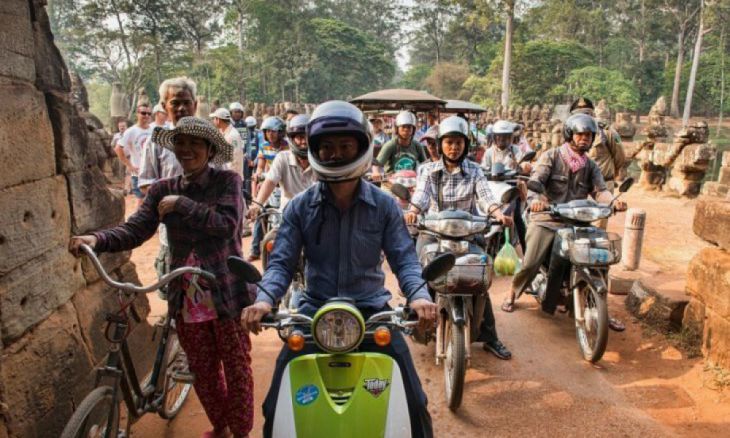 Motociclistas no Camboja 