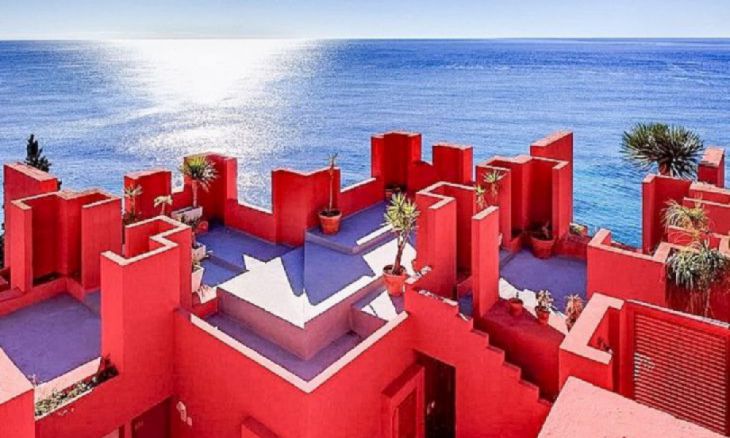 La Muralla Roja i Calpe, Spania
