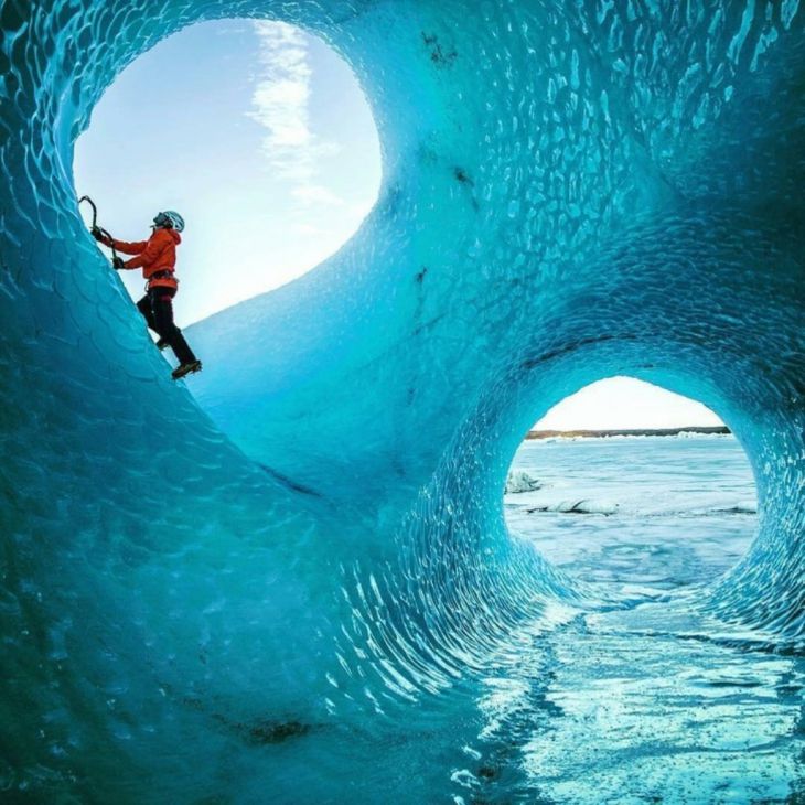 Jaskinia lodowa w Islandii