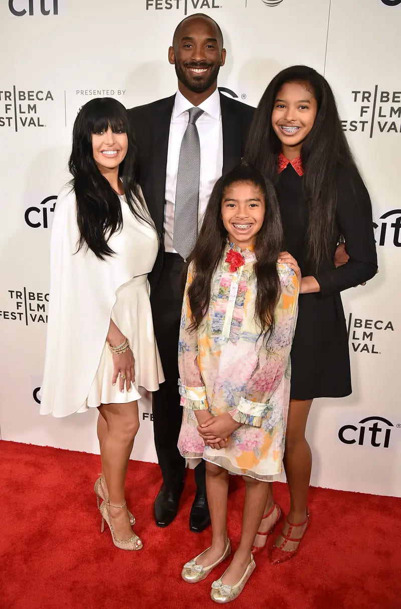 Kobe Bryant cu soția și fiicele