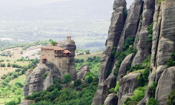 mosteiro no topo da montanha 