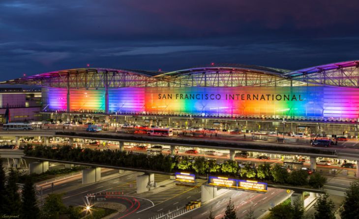 Aeroporto internacional de São Francisco vibrante