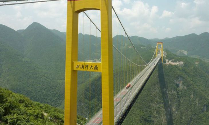 Ponte sobre o Rio Sidu, China