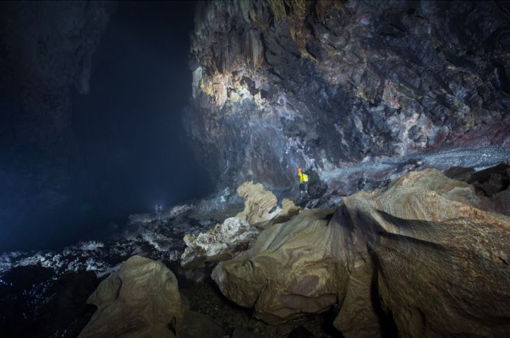Caverna de pedra escura