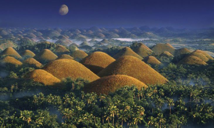 Οι Λόφοι της Σοκολάτας, νήσος Μποχόλ