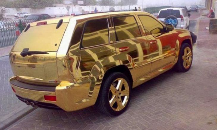 Χρυσό αυτοκίνητο στο Ντουμπάι