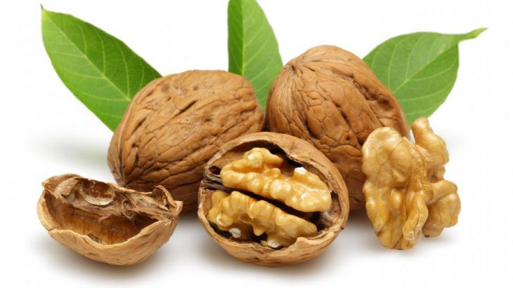 Food to eat for living more - walnuts