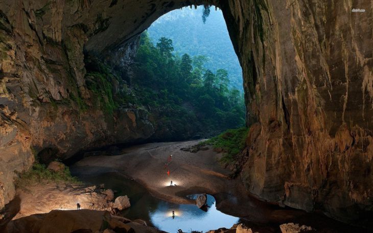Mooie uitgang van de grot