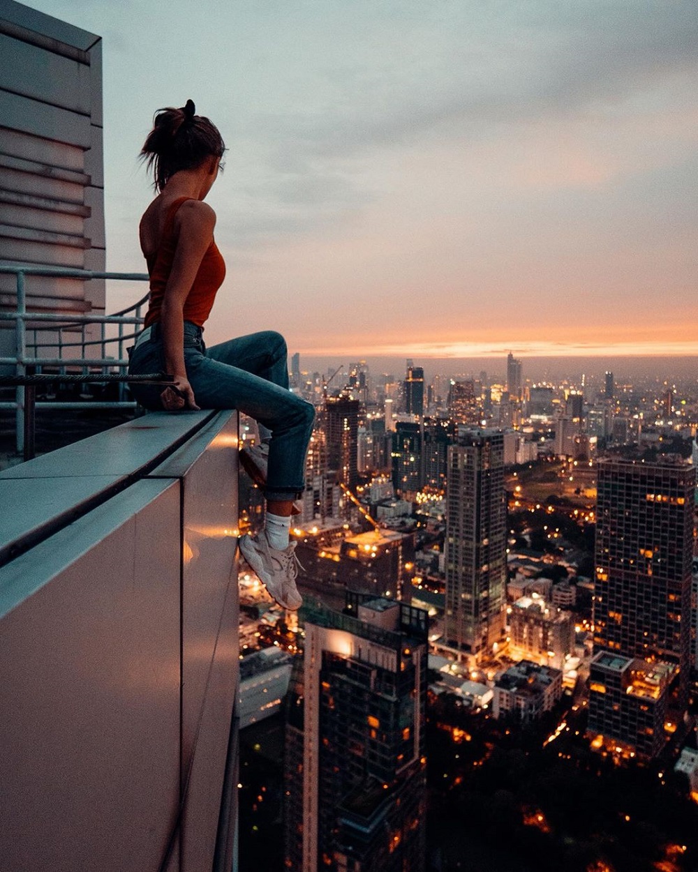 Angela Nikolau – fata care se cațără pe acoperișuri