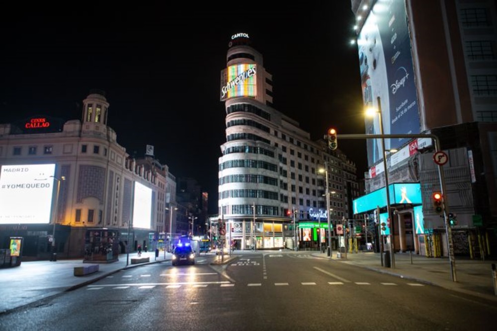 Gran Via i Madrid, Spanien under en epidemi