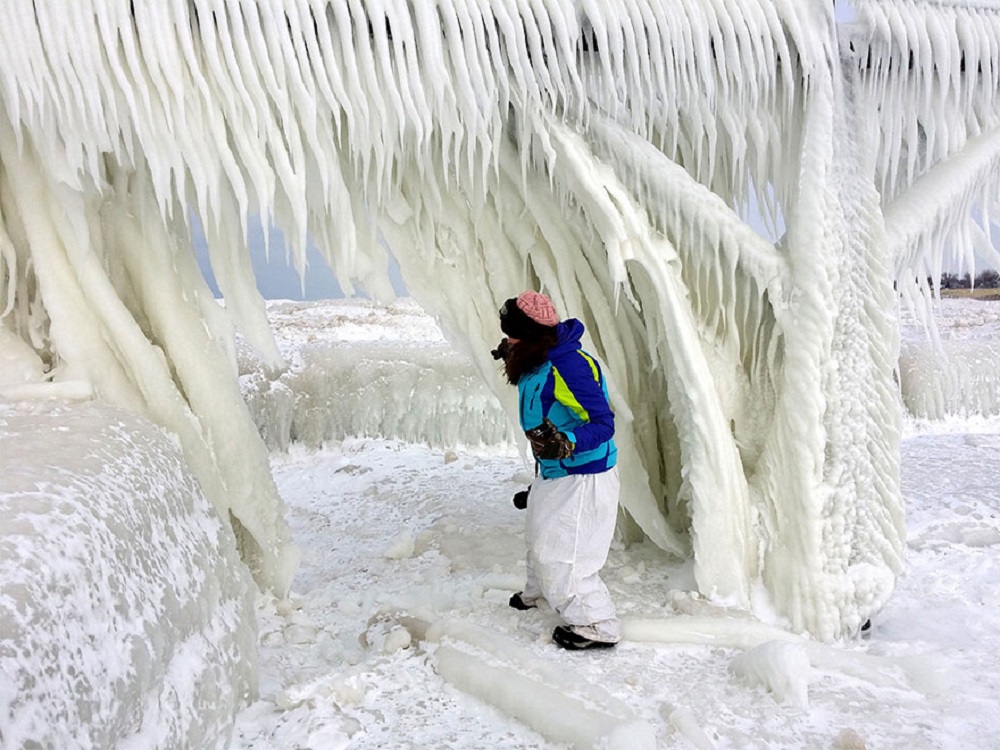 Οι πάγοι στη λίμνη Μίτσιγκαν θυμίζουν έργο τέχνης