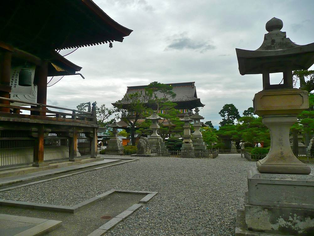 El templo Nagano's darkroom en Japón