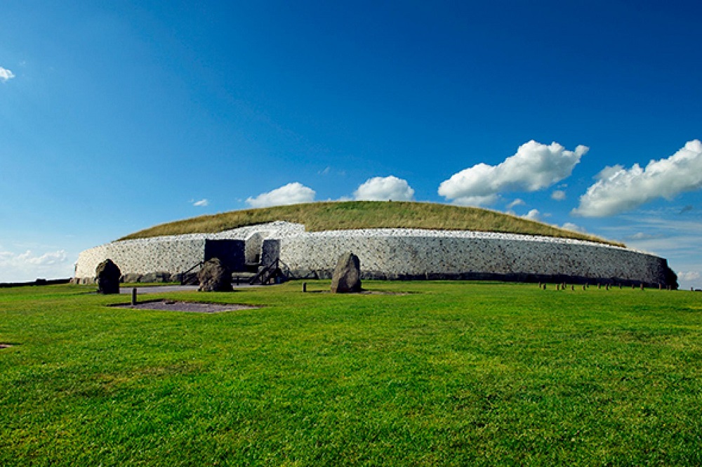 Newgrange, Irlanda, es una tumba de 5000 años de antigüedad