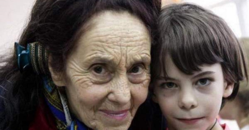 Mit 66 Jahren brachte eine Frau ein Mädchen zur Welt