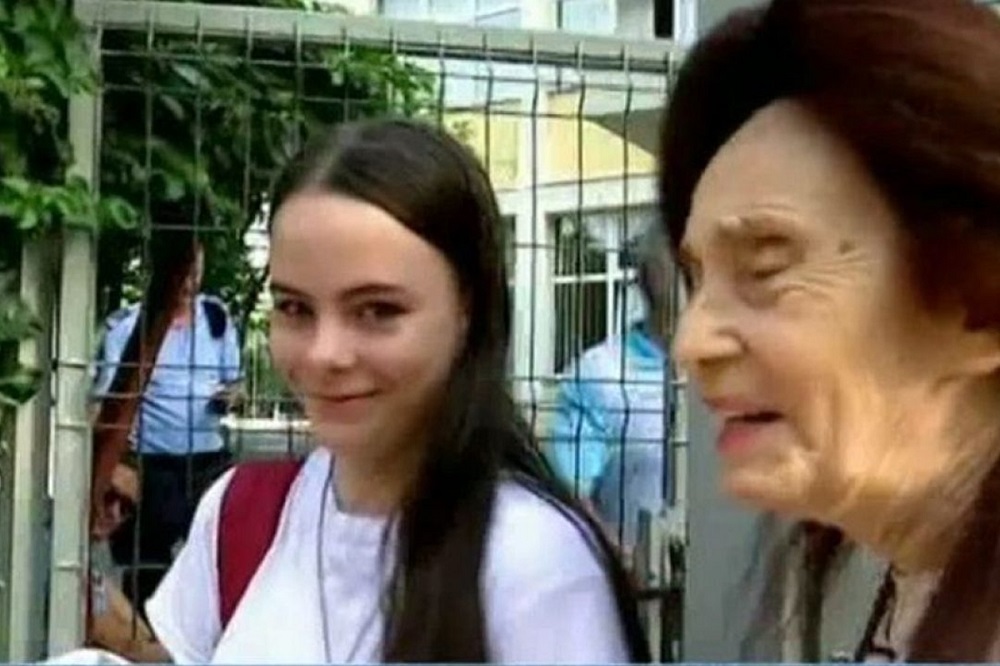 אדריאנה איליסקו ילדה בגיל 66