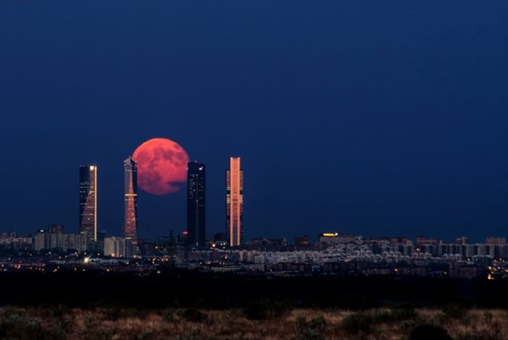 Το «ματωμένο φεγγάρι» στην Ισπανία- ένα σπάνιο φαινόμενο