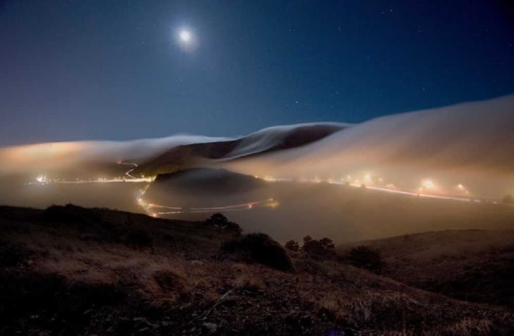 Zwykła nocna mgła w Kalifornii