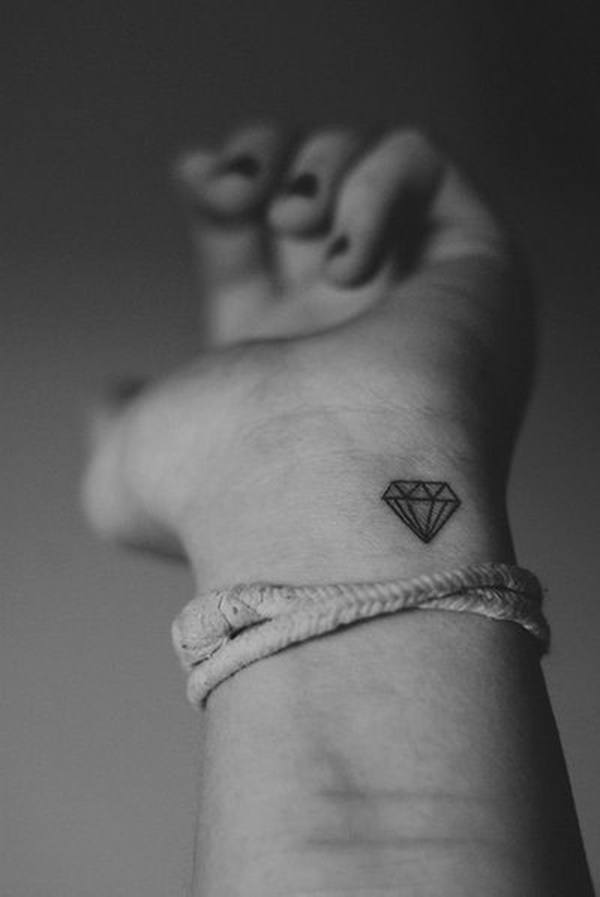 Tatuagem de Diamante no Pulso