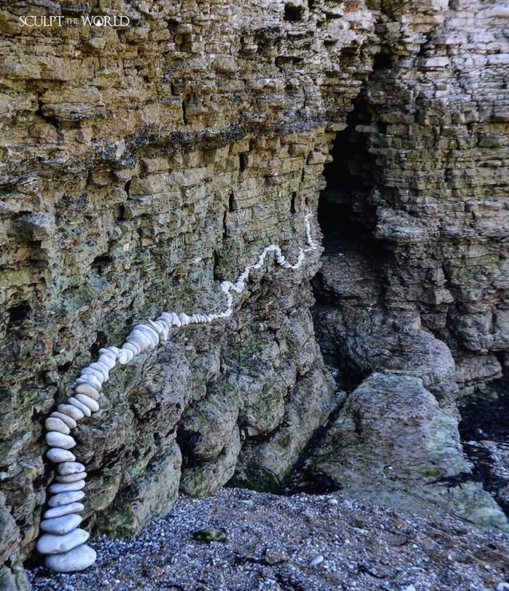Kamienny wąż na plaży