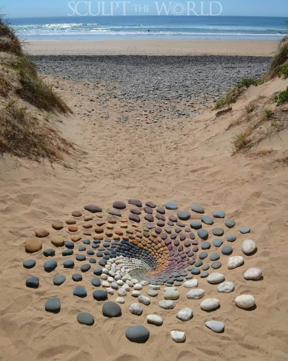 Σπείρα από πέτρες όχι την παραλία