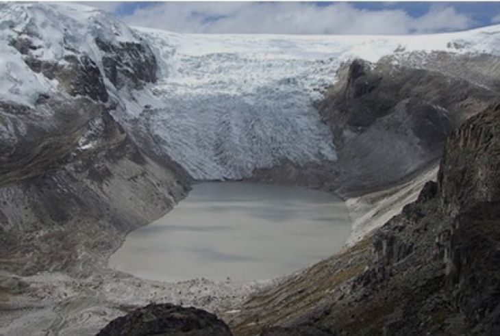 Qori Kalis-glaciären, Peru. Juli 2011