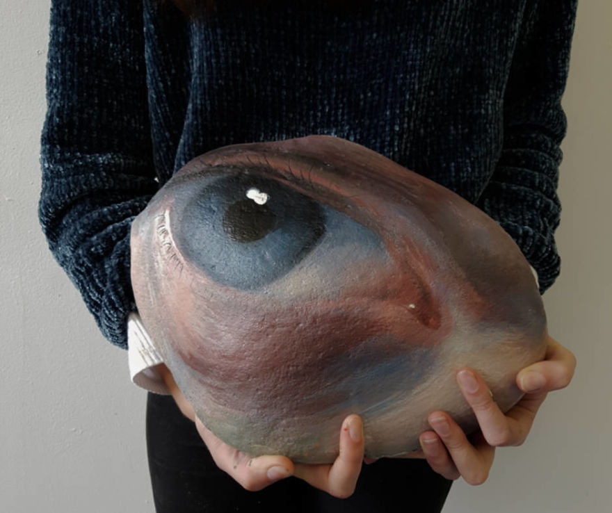 O artista pintou um olho bonito