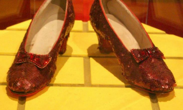 Sapatos vermelhos de rubi de Dorothy