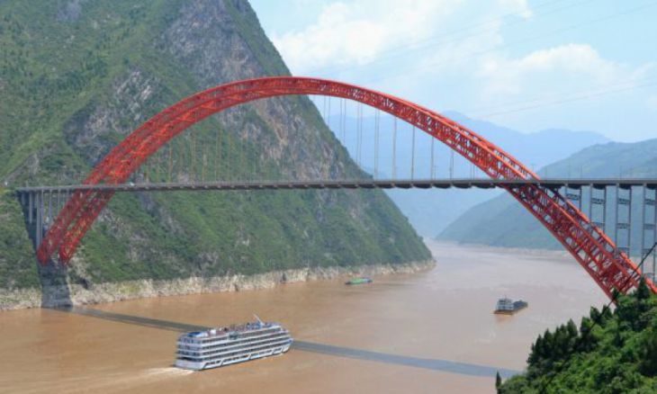 Ponte sobre o Rio Wushan Yangtze, China