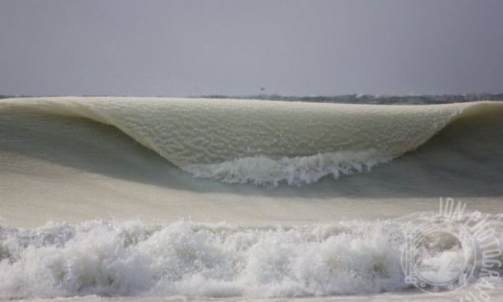 Frusna vågor på Nantuckets kust.