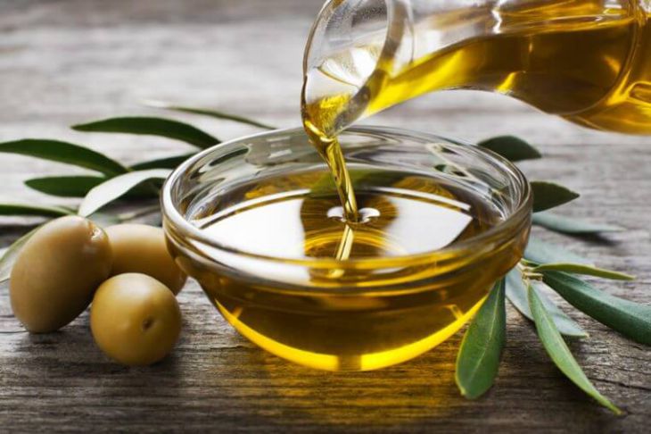 Food to eat for living more - olive oil