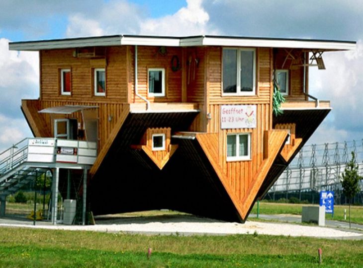 The Upside-Down House, Saksa