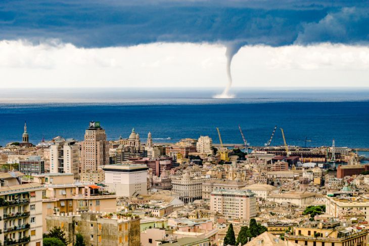 Um tornado em Gênova, Itália