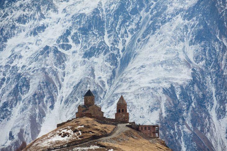 mănăstire în munți