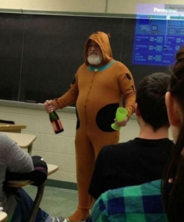 Professor wear a costume of Scooby-Doo