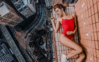 Η ατρόμητη Άντζελα Νικολάου! Η γυναίκα πάνω στις στέγες των πιο ψηλών κτιρίων!